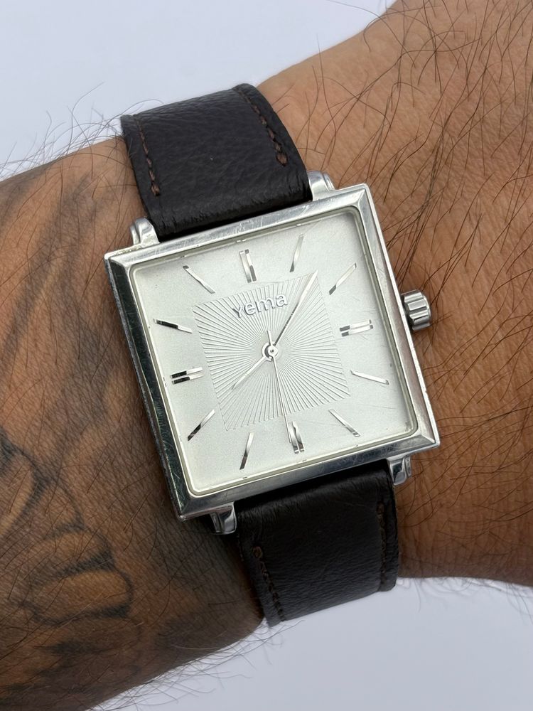 Immagine di Yema Square Wristwatch With Leather Strap 6