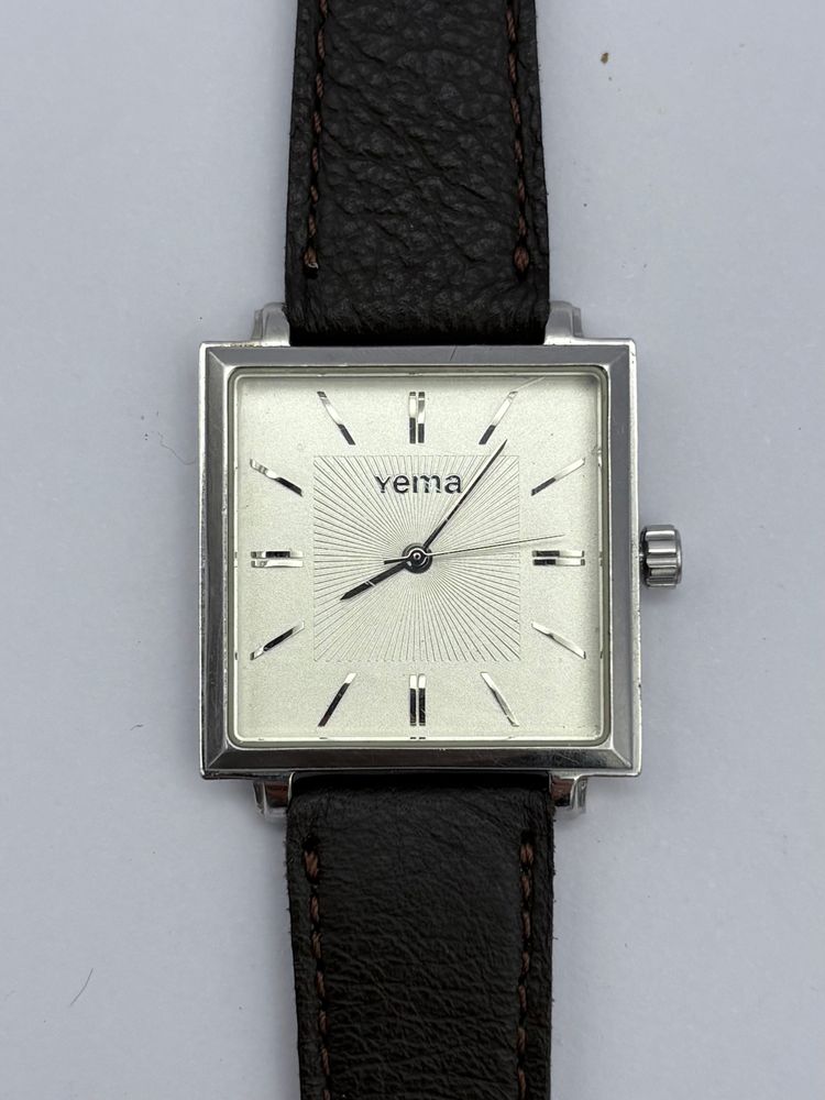 Immagine di Yema Square Wristwatch With Leather Strap 2