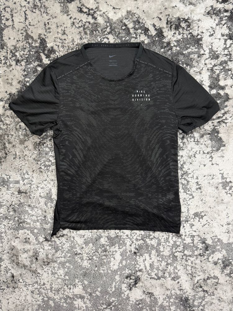 Nike black running division 