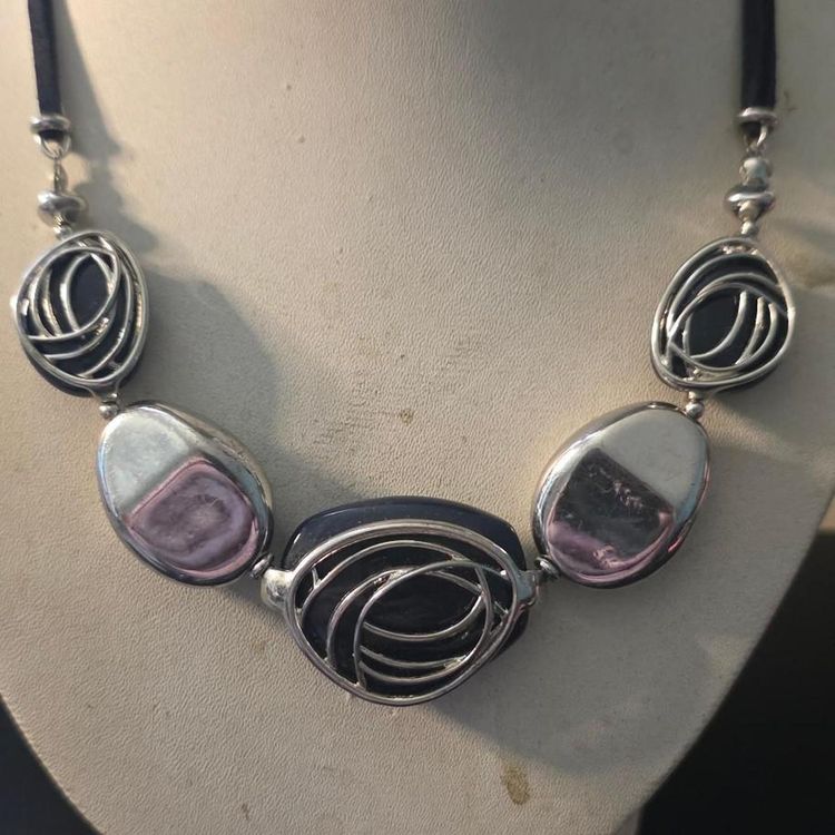 Silver-Tone Statement Necklace With Abstract Design image 5