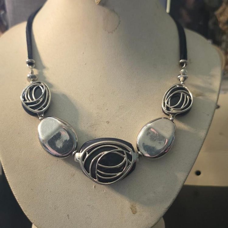 Silver-Tone Statement Necklace With Abstract Design image 3