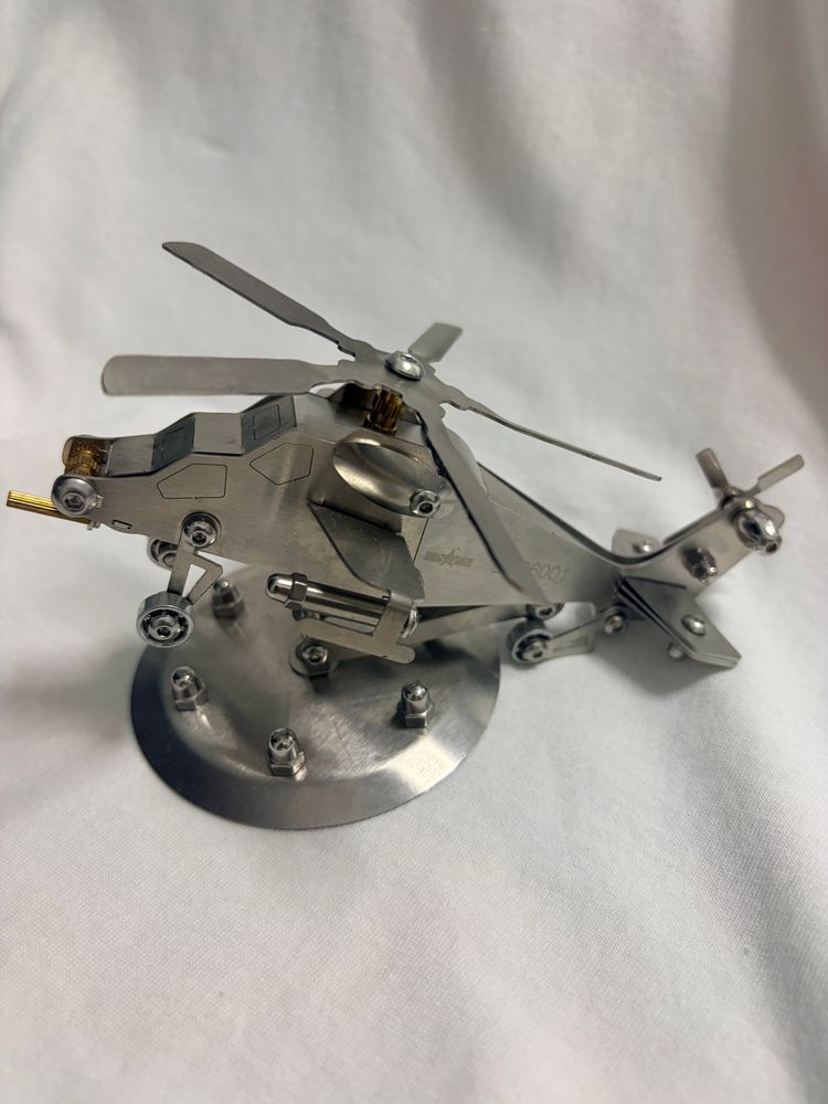 Handmade Metal Apache Helicopter Model Desk Ornament imagen 1
