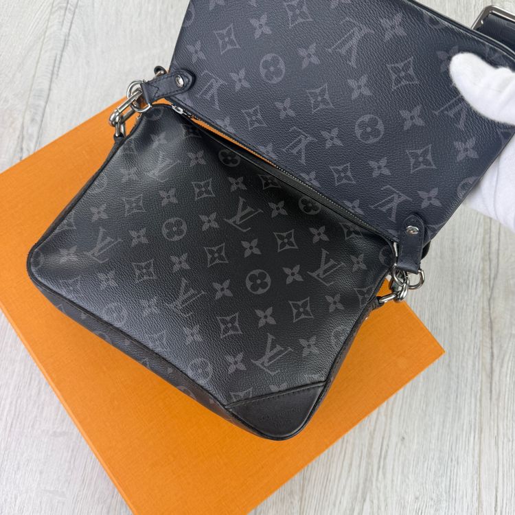 Louis Vuitton Men’s Monogram Trio Messenger Bag imagen 8