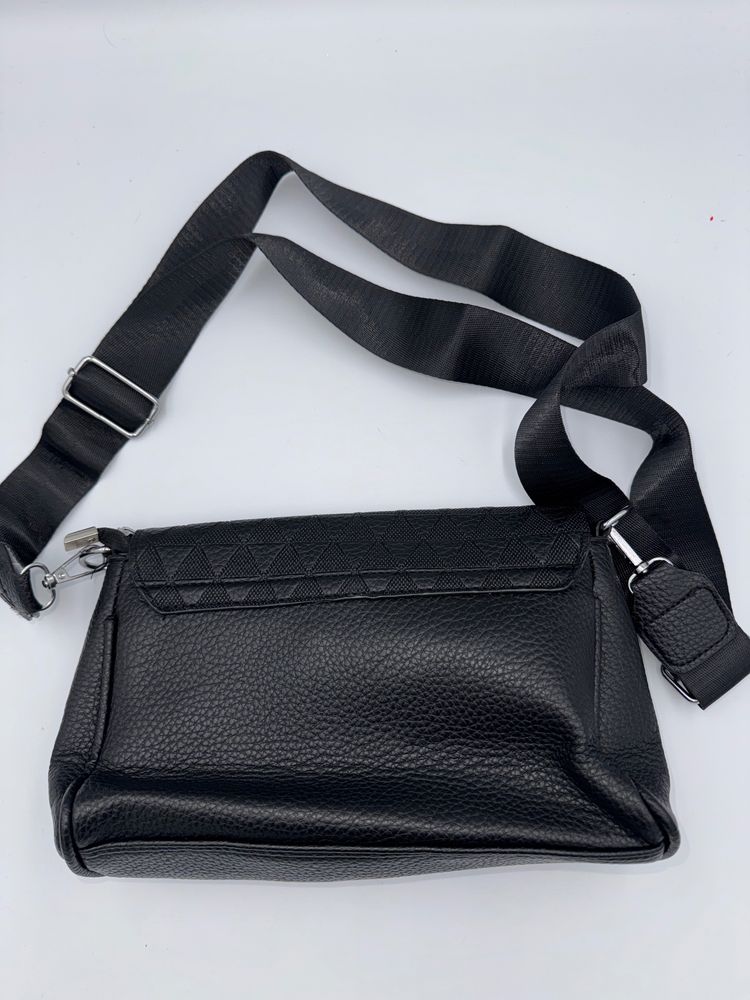 Immagine di Black Crossbody Bags With Bee Emblem 3