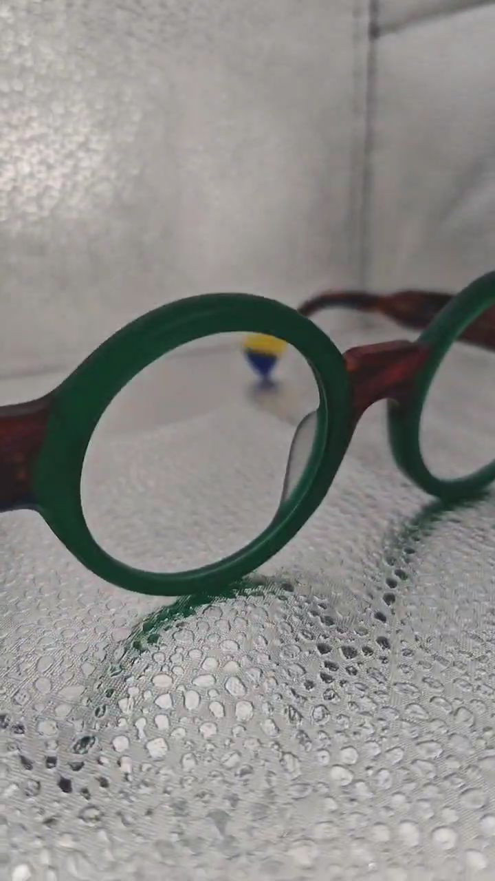 Round Green Acetate Eyeglasses with Tortoiseshell Temples | Vintage Unisex Frame 48 23-145 image 1