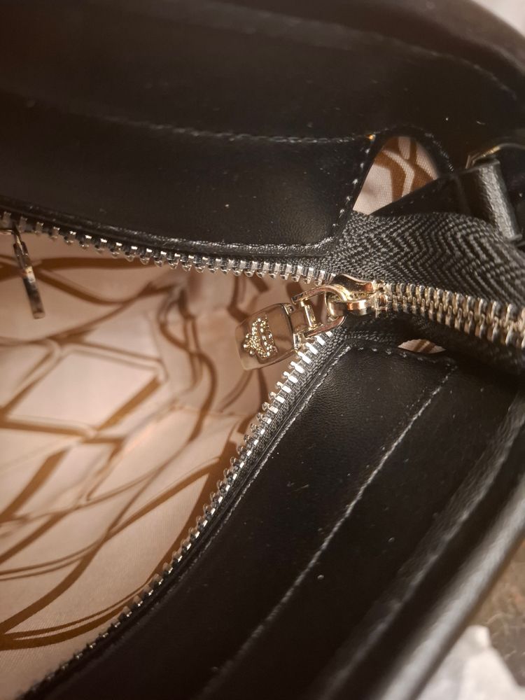 Mcm Black Leather Tote Bag With Logo Print 4