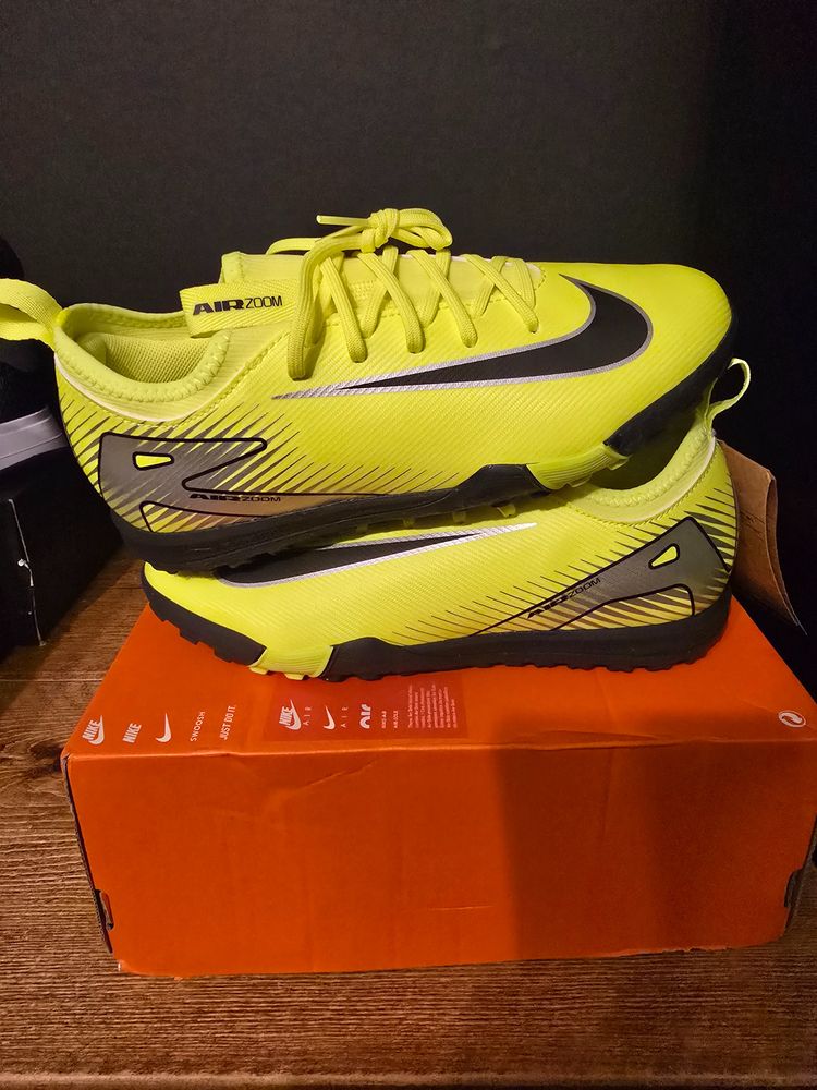 Nike Yellow And Black Sports Shoes