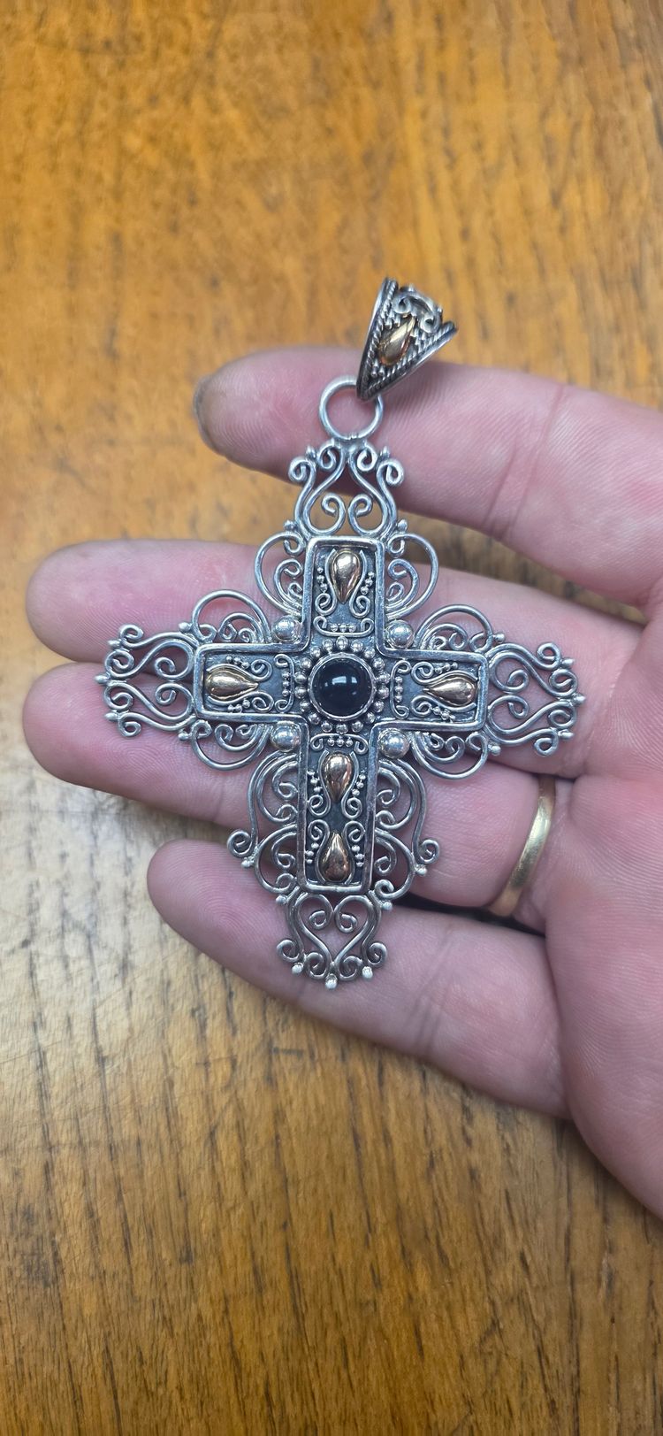 Suarti Ornate Cross Pendant 925 sterling silver inlay 18ct gold center ston Witby jet  image 2
