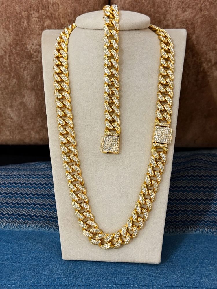 Set Gold-Tone Chain Necklace And Bracelet Set product image