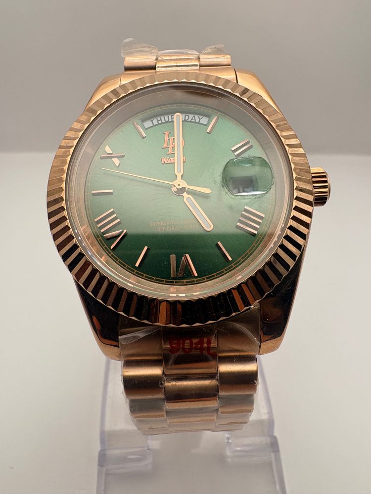 Other Gold-Tone Wristwatch With Green Dial product image
