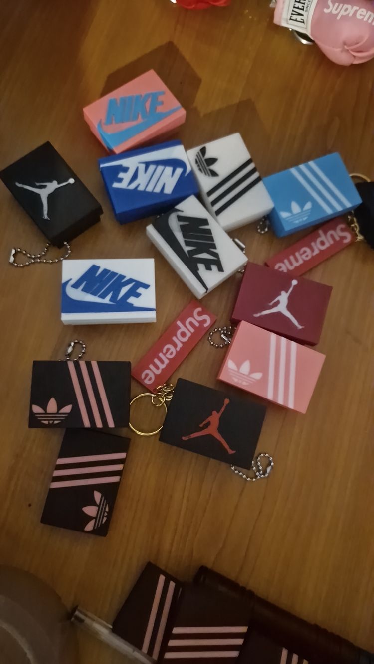 Mini 3d printed shoe box keychain