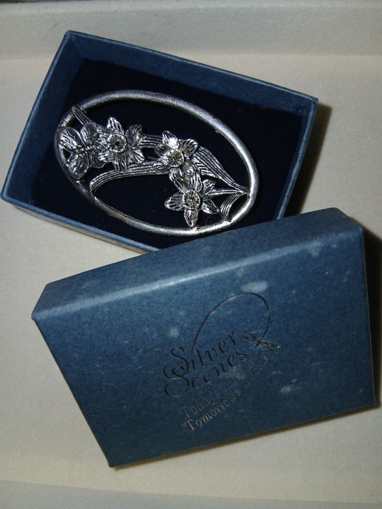 Vintage 2002 Silver Scenes Daffodil & Butterfly Silver-Plated Brooch (In Original Box) image 7