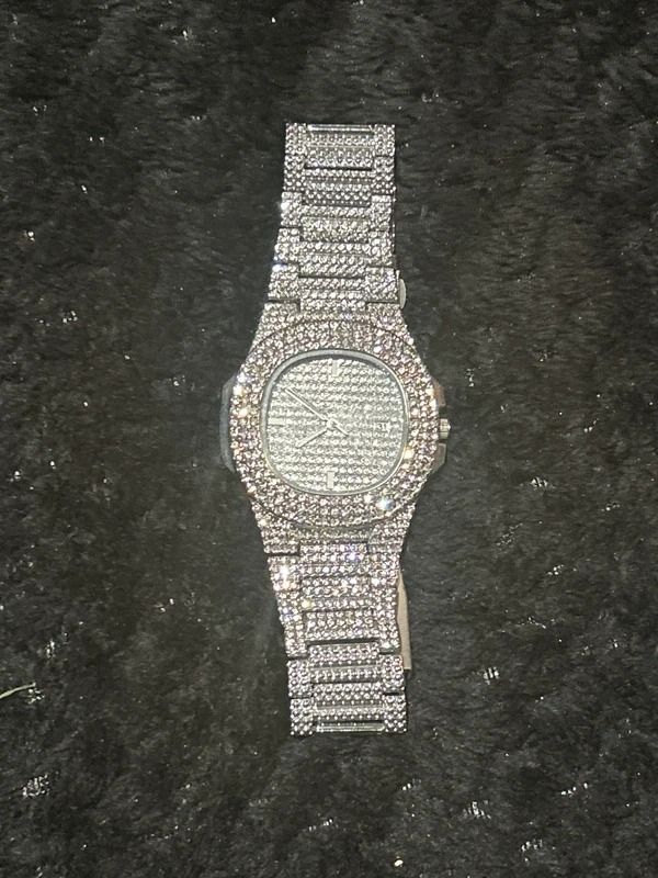 Silver-Tone Rhinestone Encrusted Wristwatch obraz 2