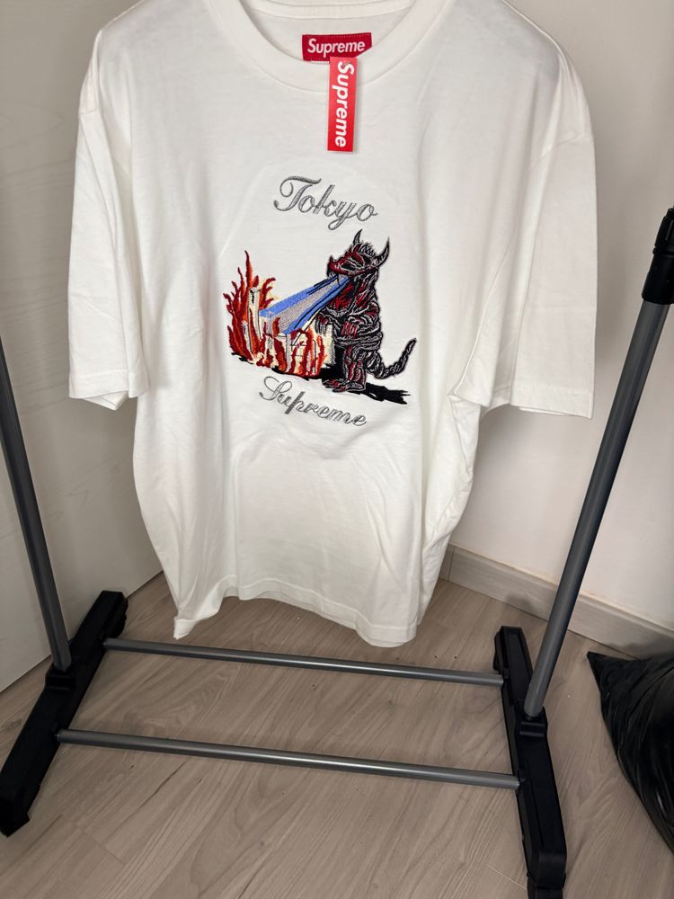 Supreme White Graphic T-Shirt Tokyo 