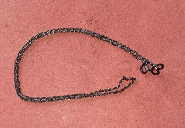 Black glasses chain
