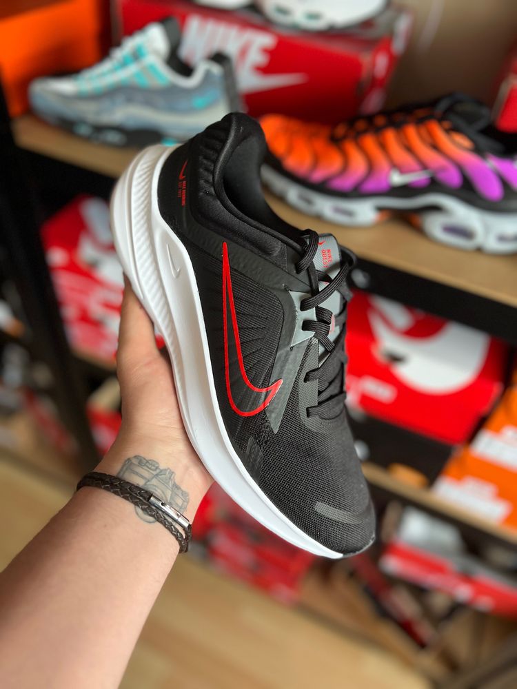 Nike Quest 5 ‘Black/University Red’ UK 9
