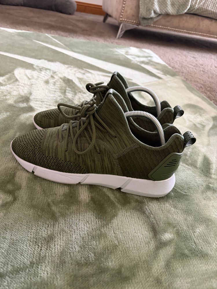 Cortica Men’s Olive Green Knit Trainers UK 9 EU 43 Lightweight Sneakers image 2