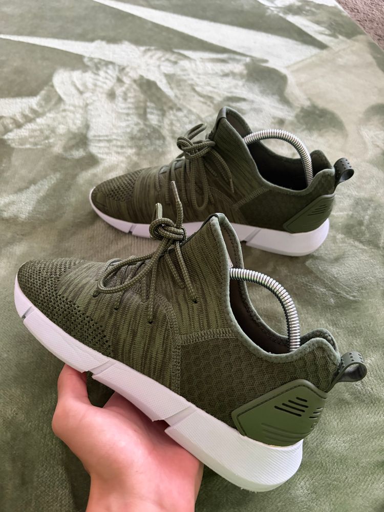 Cortica Men’s Olive Green Knit Trainers UK 9 EU 43 Lightweight Sneakers