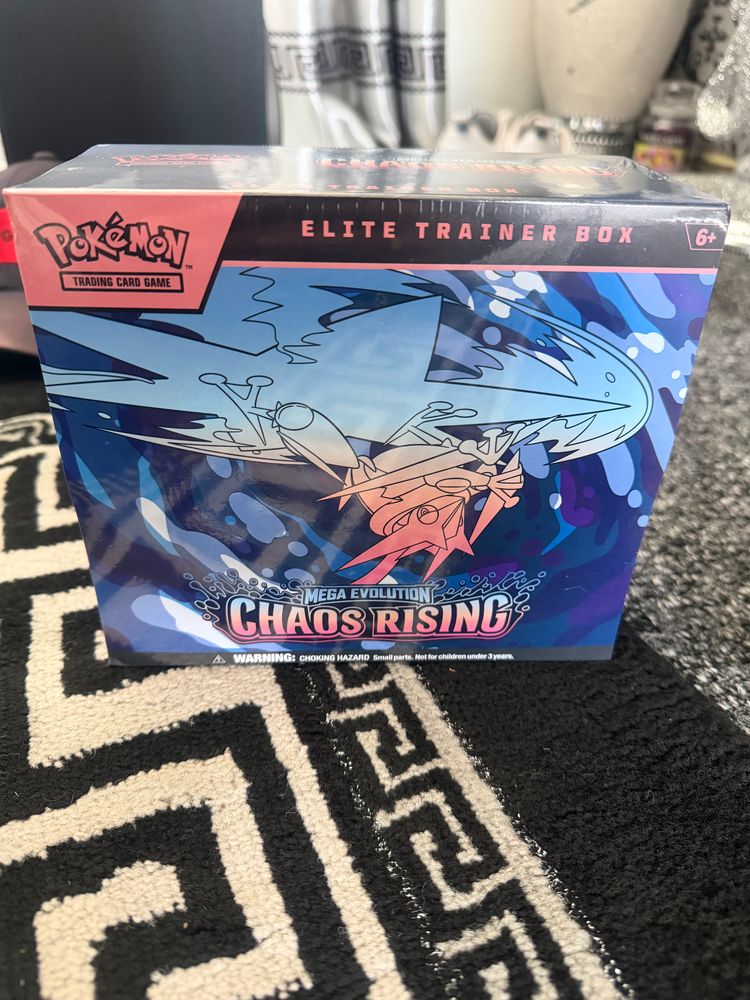 Pokemon Chaos rising etb  product image