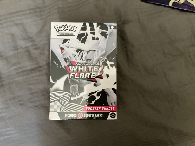 Pokémon Pokémon Trading Card Game White Flare Booster Bundle product image