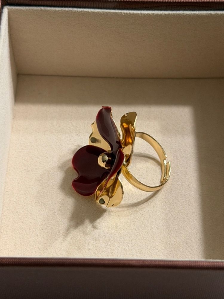 Flower-Shaped Ring image 3