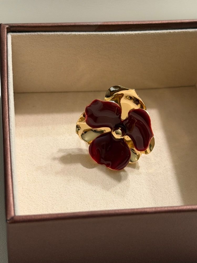 Flower-Shaped Ring image 4