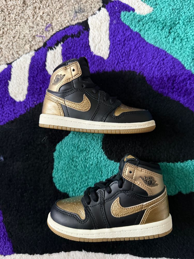 Jordan 1 Hi Black and Gold 8C