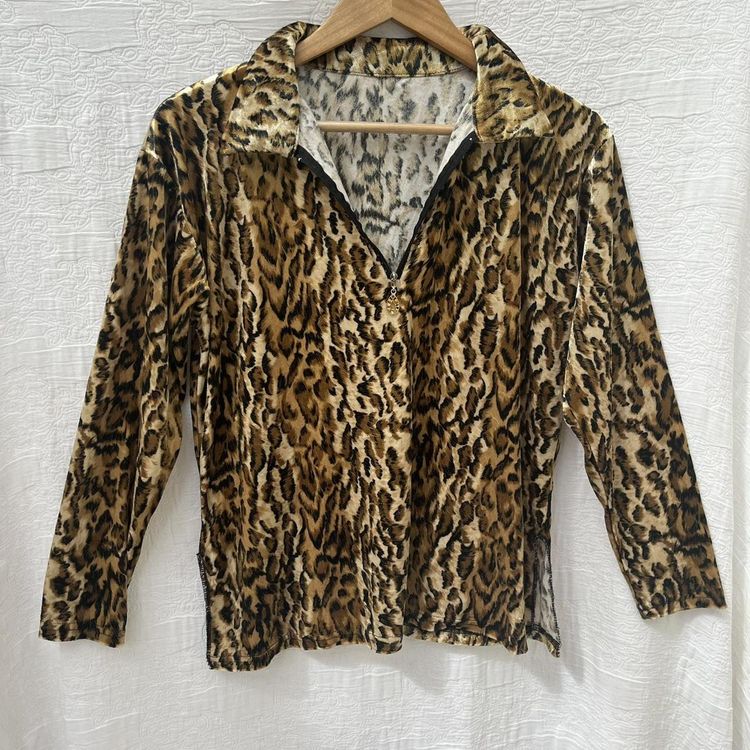 women's leopard print top