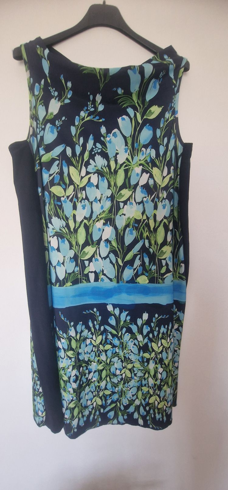 Amamito Floral Sleeveless Dress