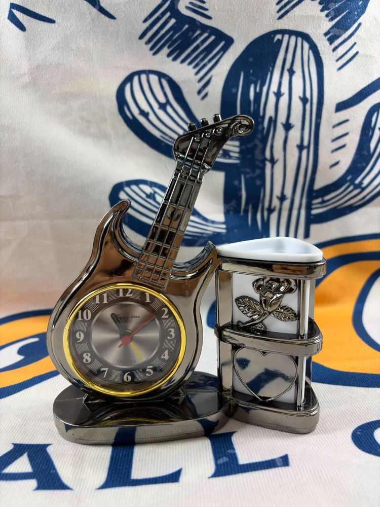 Guitar-Shaped Clock With Pen Holder