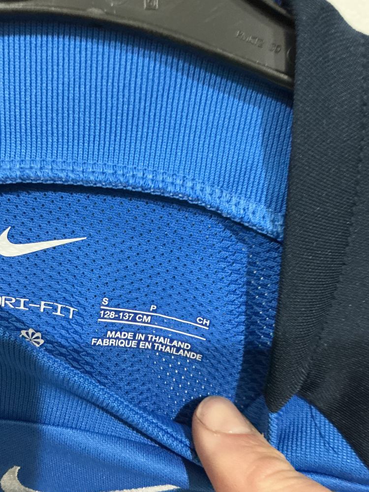 Nike blue and black short sleeve sports shirt kids size small 128 cm ~ 137 cm image 2