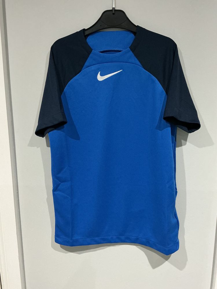 Nike blue and black short sleeve sports shirt kids size small 128 cm ~ 137 cm
