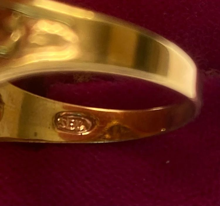 Gold Ring With Horse Head And Horseshoe Design
