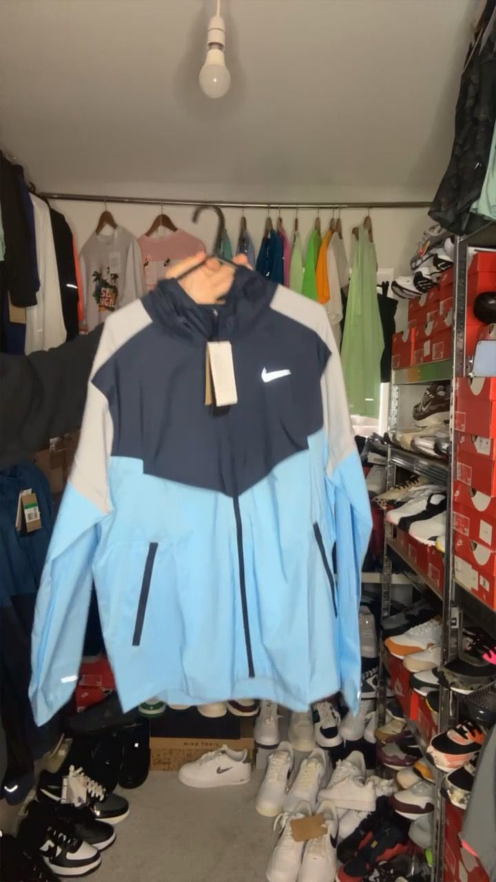 Nike Nike miler repel Windrunner size medium  product image