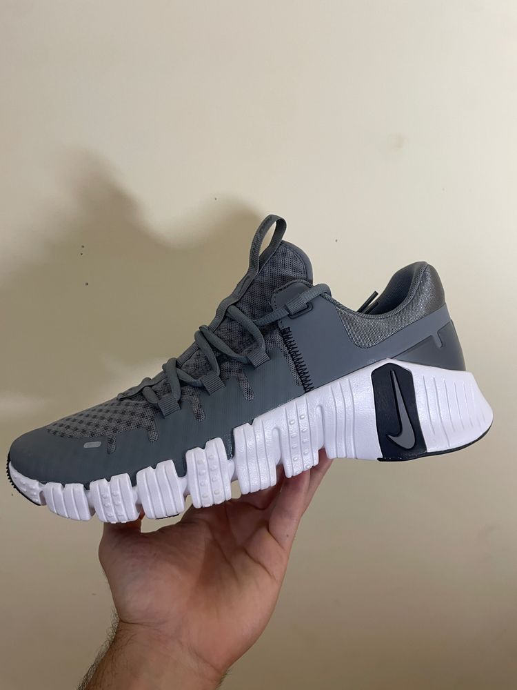 Nike Metcon 5 Gris y Blanca