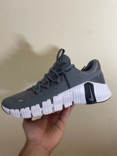 Nike Metcon 5 Gris y Blanca