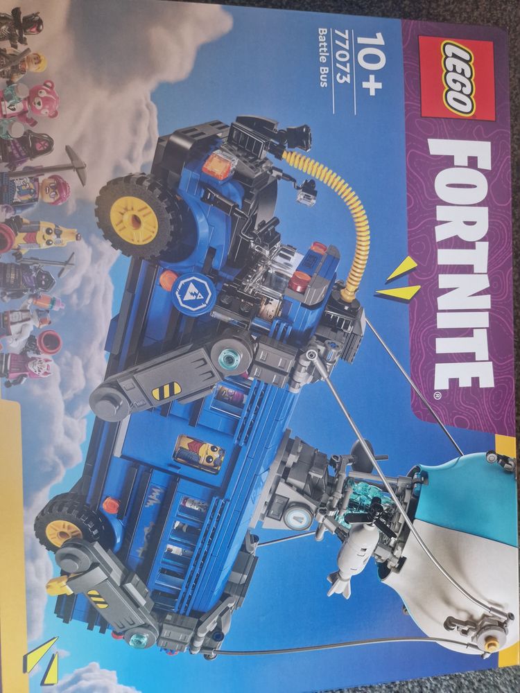 Lego Fortnite Battle Bus Set 77073