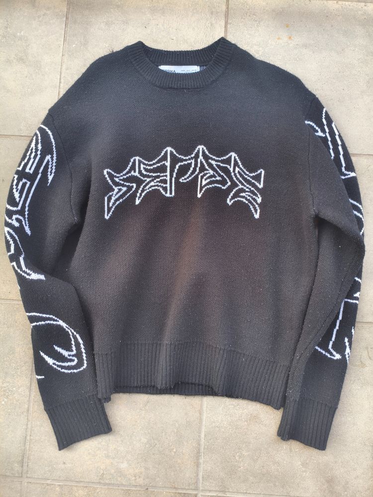 Other Black Sweater With White Graphic Designs product image
