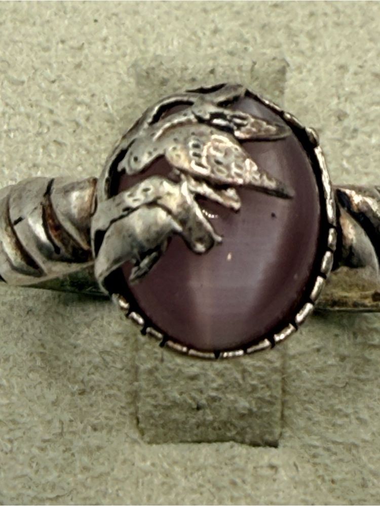 Silver Ring With Purple Oval Stone And Leaf Design imagen 3