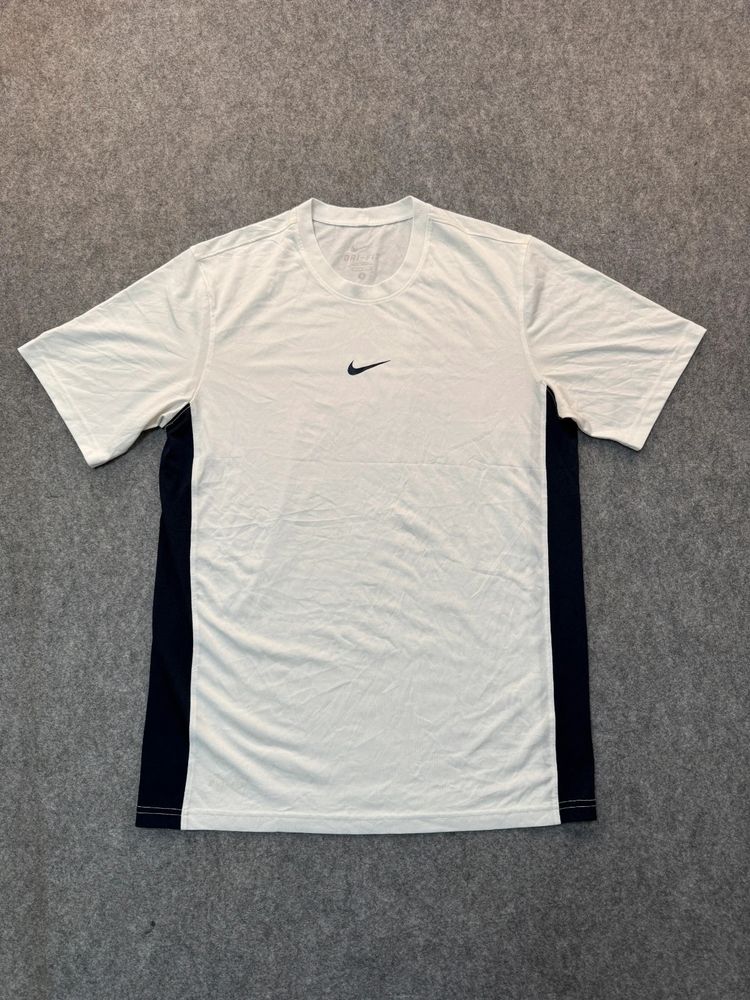 T-shirt Nike classica bianca S image 1