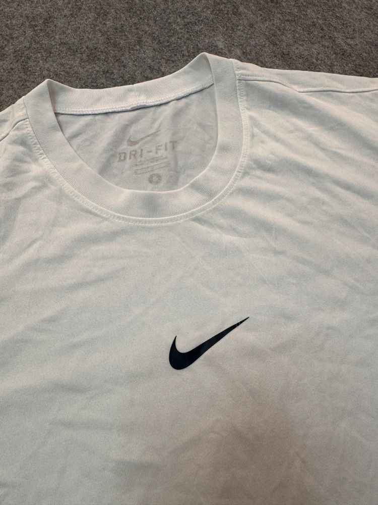 T-shirt Nike classica bianca S image 3