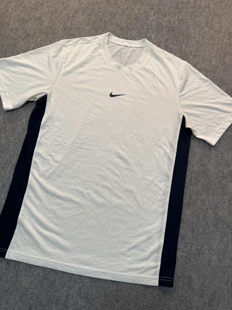T-shirt Nike classica bianca S image 2