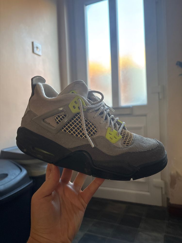 Jordan Air 4 Retro SE "Neon"