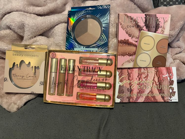 Ellen Tracy Ellen Tracy Lip & Complexion Collection imagen del producto