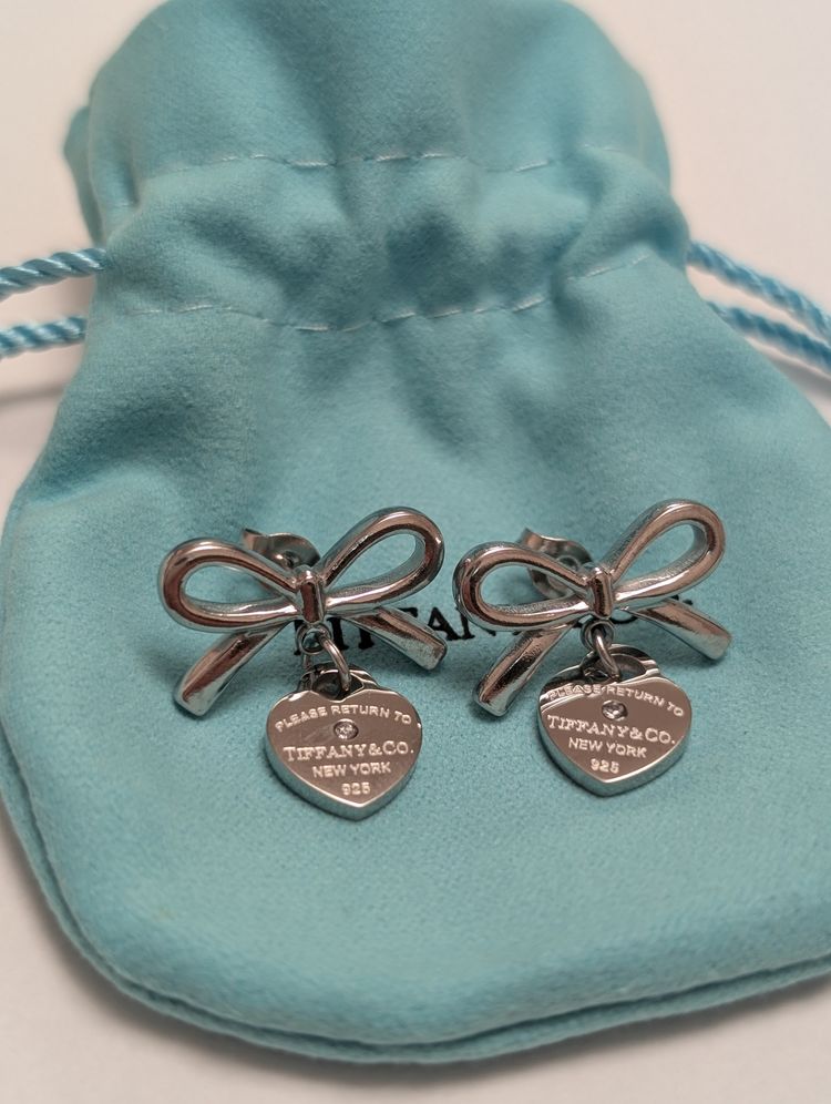 Silver Bow Heart Earrings obraz 2