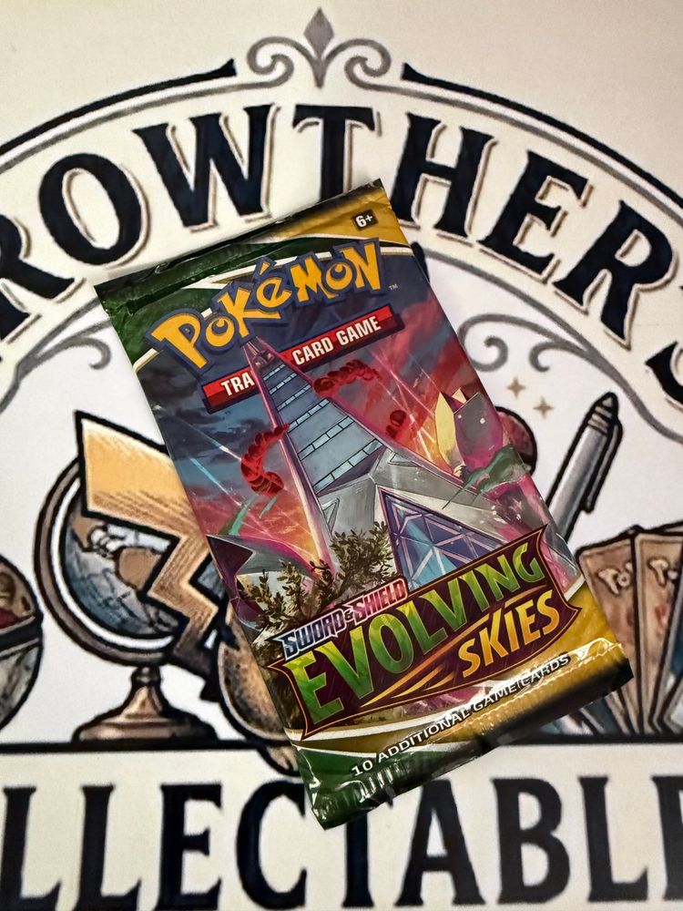 Pokémon Sword & Shield Evolving Skies Trading Card Game Booster Pack image 1