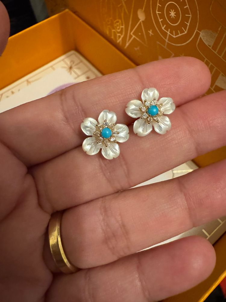 Other Flower-Shaped Earrings product image
