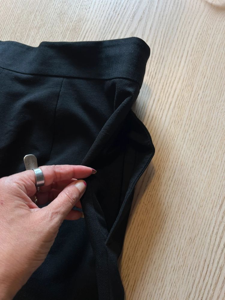 Immagine di COS - Wide Leg Culotte Trousers - Tailored Minimalist Belted - Premium Fabric - 129 € 5