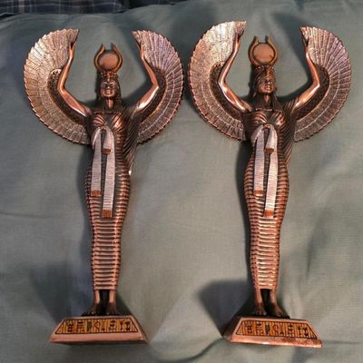 Egyptian Isis Goddess Statue Pair £15