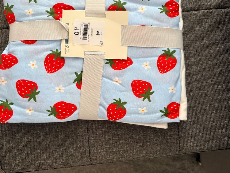 Set Strawberry Print Long Sleeve Top And Wide Leg Pyjama Set product image